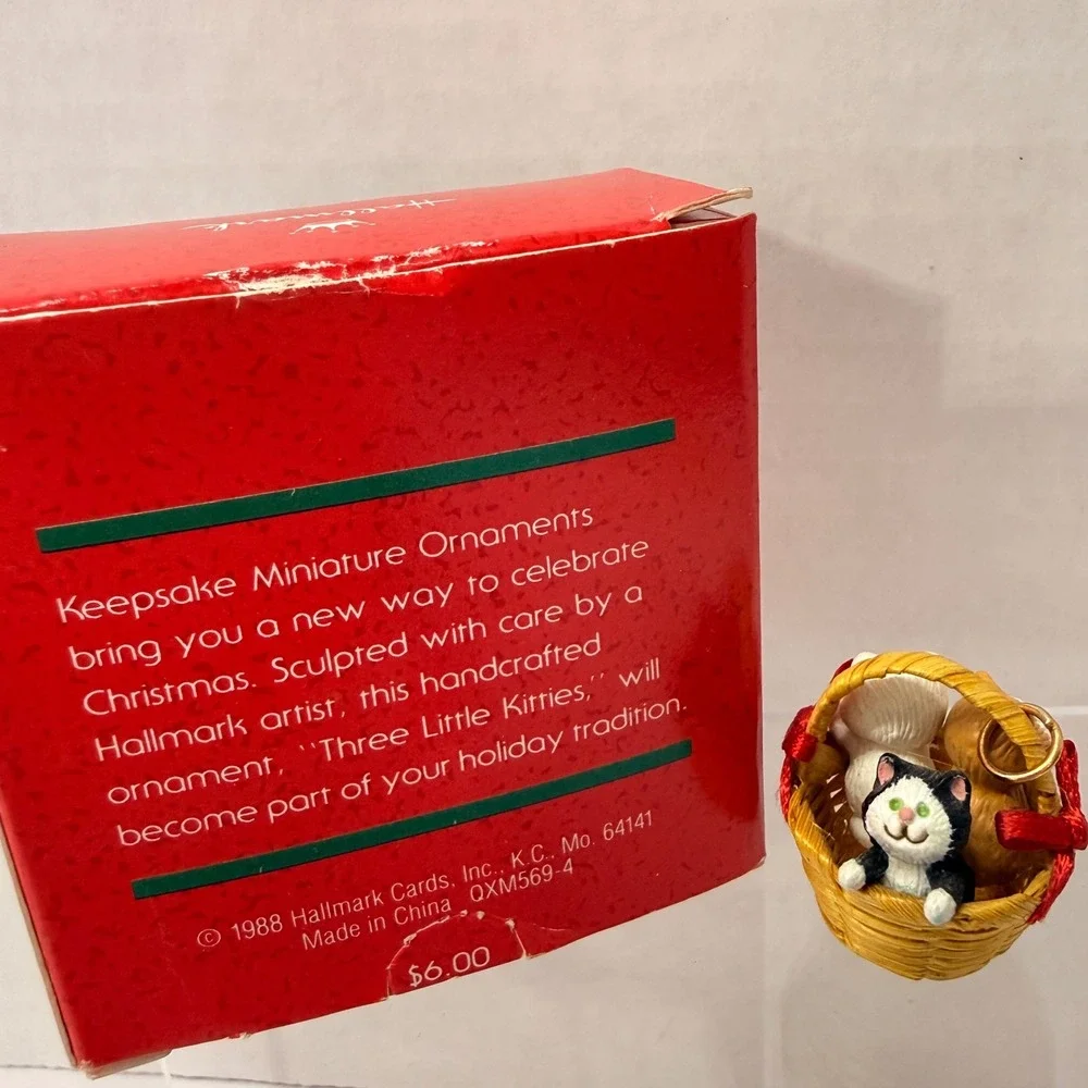 Vintage 1988 Hallmark Keepsake Miniature Ornament Three Little Kitties QXM569-4